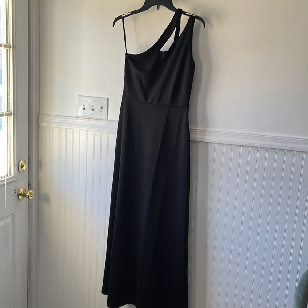 One shoulder gown